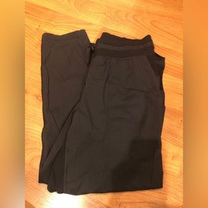 Lululemon black 3/4 joggers